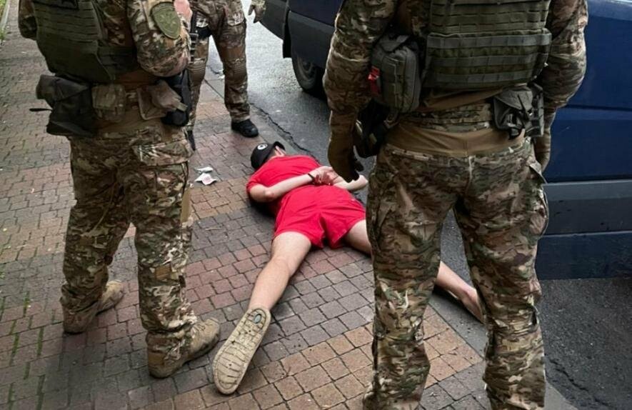У Хусті затримано чоловіка, який займався збутом метамфетаміну
