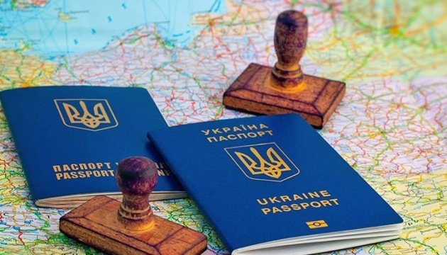 Уряд змінив процедуру продовження дії закордонних паспортів – що нового