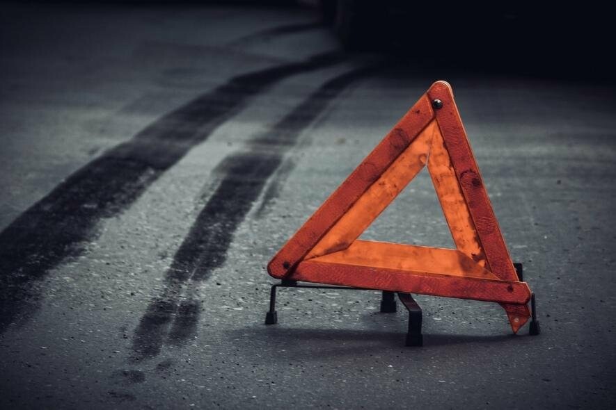 У Хусті авто врізалося в стіну будинку: один загиблий, ще троє людей – травмовано