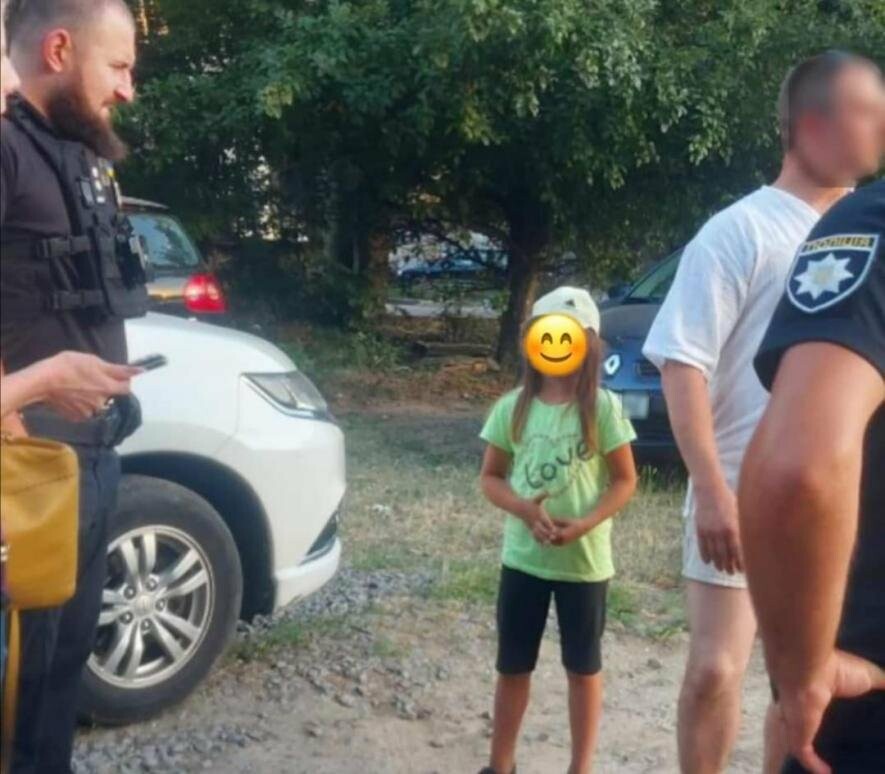 Дівчинку, яка загубилася, повернули родині ужгородські патрульні