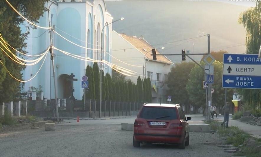 Служба відновлення та розвитку інфраструктури не справляється з ремонтом в центрі Виноградова