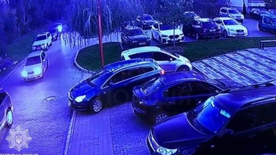 В Ужгороді п'яний водій скоїв ДТП та втік: інцидент зафіксували камери спостереження