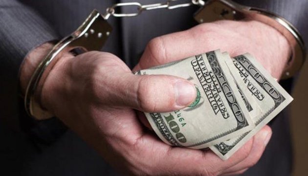 В Закарпатті за вимагання хабарів затримали двох співробітників поліції