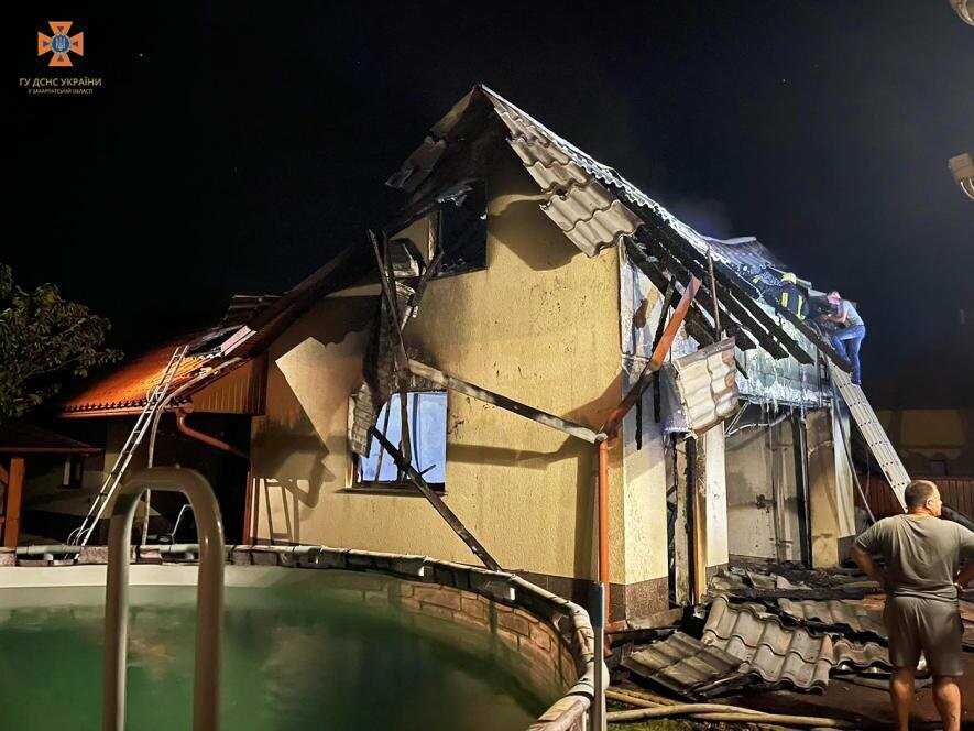 Пожежа на Закарпатті: рятувальники вберегли від знищення житловий будинок