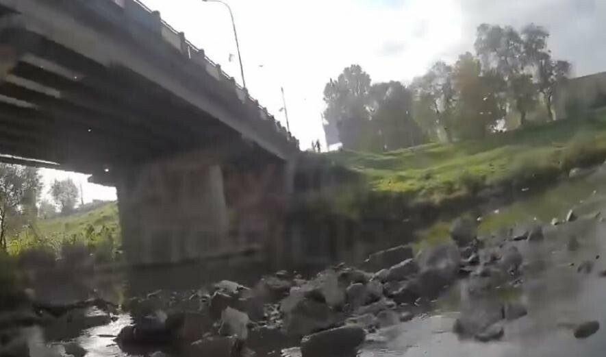 В Ужгороді чоловік намагався скоїти самогубство, стрибнувши з Радванського мосту (відео)