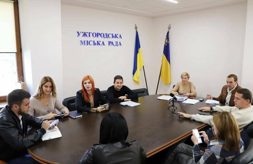 Технічні паспорти вивісок у центрі Ужгорода розглянули на засіданні у міській раді
