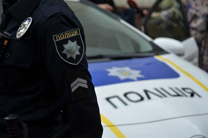Ужгородські патрульні врятували водія, якому стало зле на трасі
