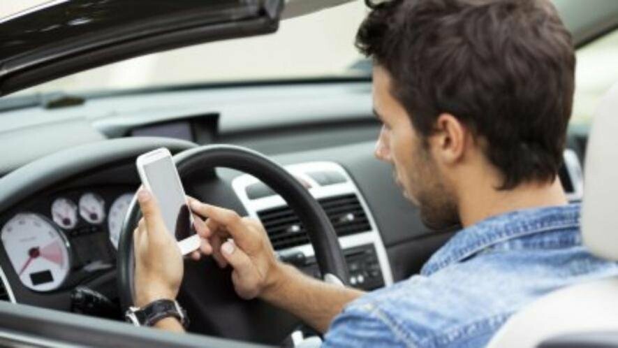 За телефонні розмови за кермом в Закарпатті у 2022 році оштрафовано більше 640 водіїв