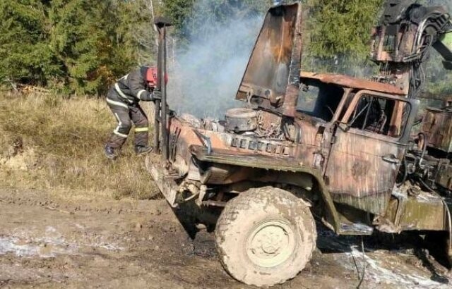 В Хустському районі просто під час руху загорівся 