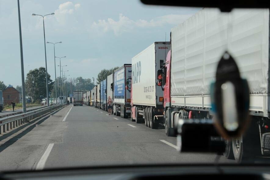 Транспортний безвіз: черги вантажівок на закарпатських кордонах зникнуть?