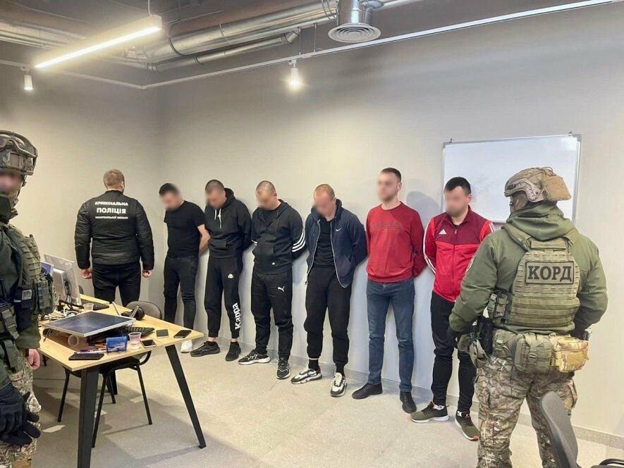  На Закарпатті шахраї під виглядом call-центру ошукали громадян ЄС на понад 130 тис доларів