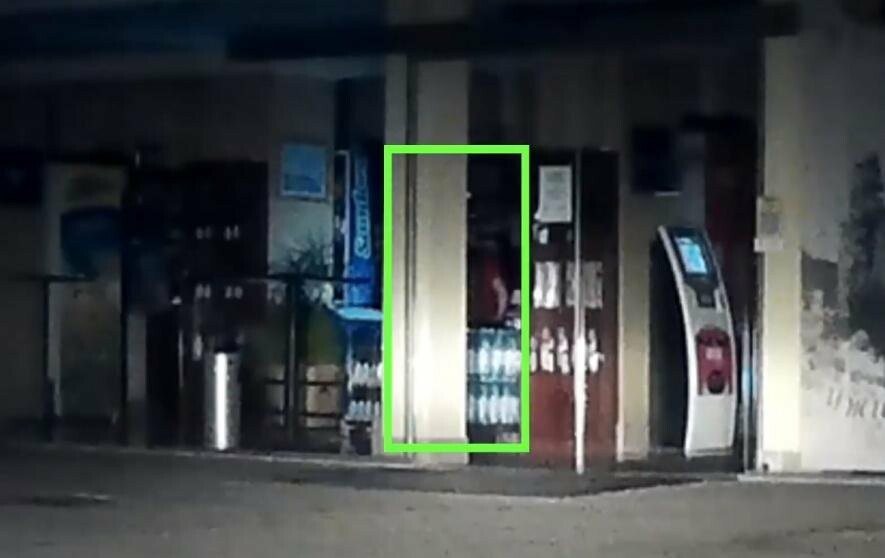 В Ужгороді серед ночі молодик намагався обікрасти магазин