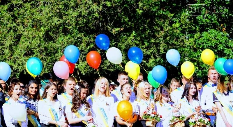 В ужгородській ЗОШ №6 пролунав останній дзвоник: фоторепортаж, фото-12 В ужгородській ЗОШ №6 пролунав останній дзвоник: фоторепортаж, фото-12