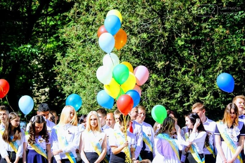 В ужгородській ЗОШ №6 пролунав останній дзвоник: фоторепортаж, фото-14 В ужгородській ЗОШ №6 пролунав останній дзвоник: фоторепортаж, фото-14