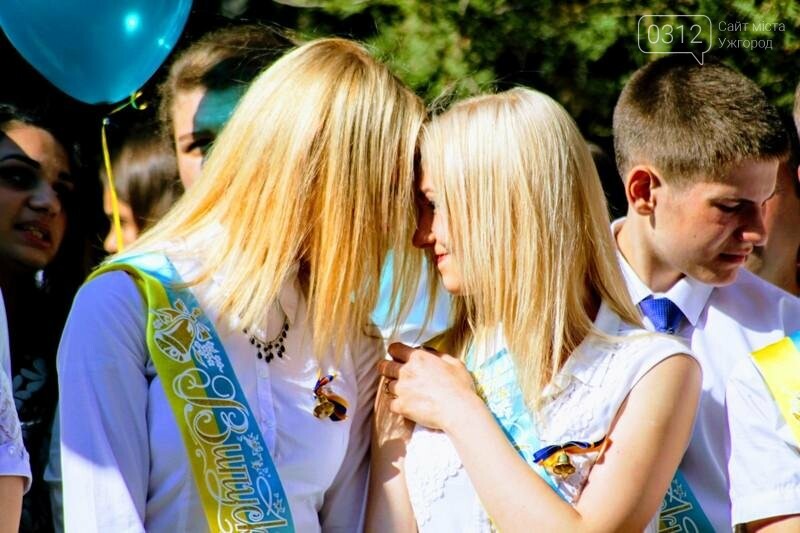 В ужгородській ЗОШ №6 пролунав останній дзвоник: фоторепортаж, фото-11 В ужгородській ЗОШ №6 пролунав останній дзвоник: фоторепортаж, фото-11