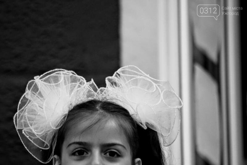 В ужгородській ЗОШ №6 пролунав останній дзвоник: фоторепортаж, фото-15 В ужгородській ЗОШ №6 пролунав останній дзвоник: фоторепортаж, фото-15