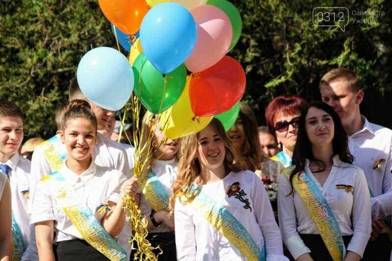 В ужгородській ЗОШ №6 пролунав останній дзвоник: фоторепортаж, фото-20 В ужгородській ЗОШ №6 пролунав останній дзвоник: фоторепортаж, фото-20