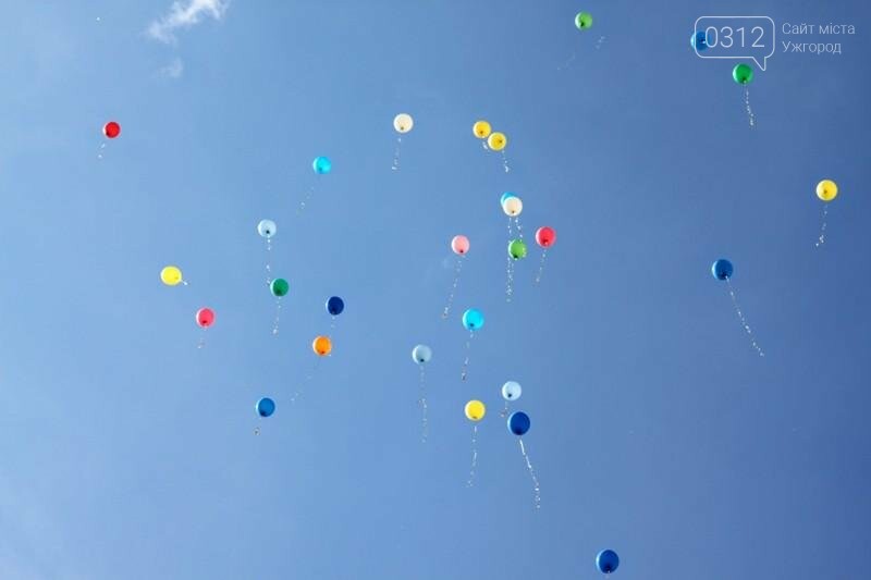 В ужгородській ЗОШ №6 пролунав останній дзвоник: фоторепортаж, фото-24 В ужгородській ЗОШ №6 пролунав останній дзвоник: фоторепортаж, фото-24