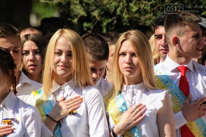 В ужгородській ЗОШ №6 пролунав останній дзвоник: фоторепортаж, фото-27 В ужгородській ЗОШ №6 пролунав останній дзвоник: фоторепортаж, фото-27