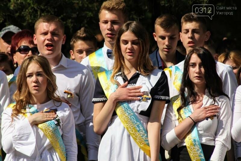 В ужгородській ЗОШ №6 пролунав останній дзвоник: фоторепортаж, фото-29 В ужгородській ЗОШ №6 пролунав останній дзвоник: фоторепортаж, фото-29