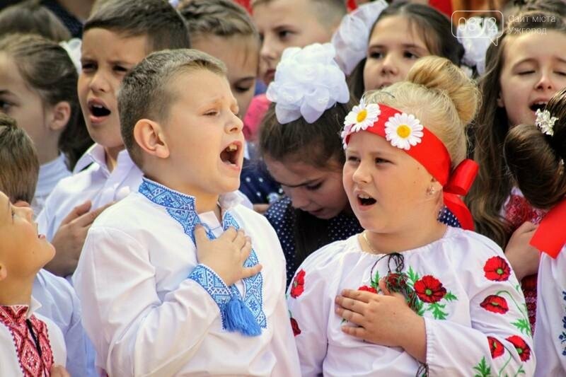 В ужгородській ЗОШ №6 пролунав останній дзвоник: фоторепортаж, фото-30 В ужгородській ЗОШ №6 пролунав останній дзвоник: фоторепортаж, фото-30