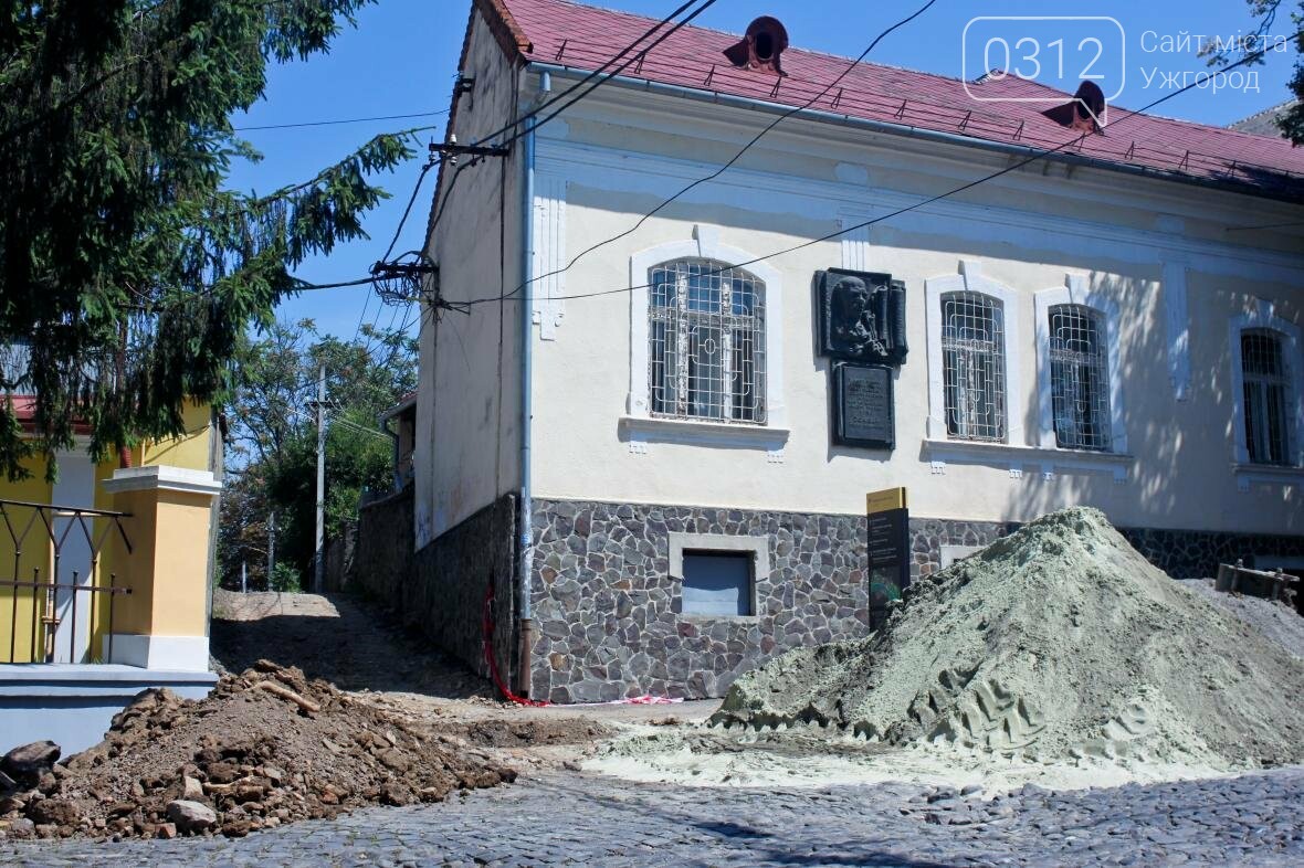 Шлях у один кінець: як в Ужгороді капітально ремонтують Зам..., фото-2 Шлях у один кінець: як в Ужгороді капітально ремонтують Замкові сходи - фоторепортаж, фото-2