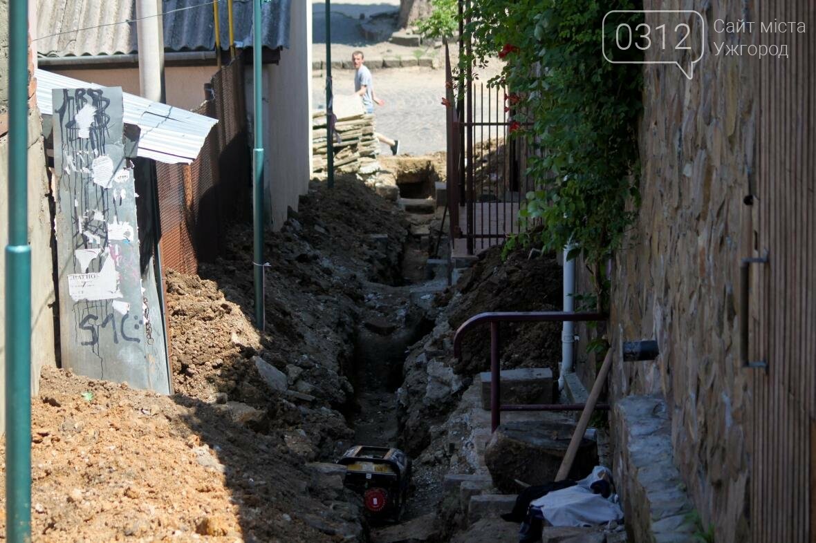 Шлях у один кінець: як в Ужгороді капітально ремонтують За..., фото-11 Шлях у один кінець: як в Ужгороді капітально ремонтують Замкові сходи - фоторепортаж, фото-11