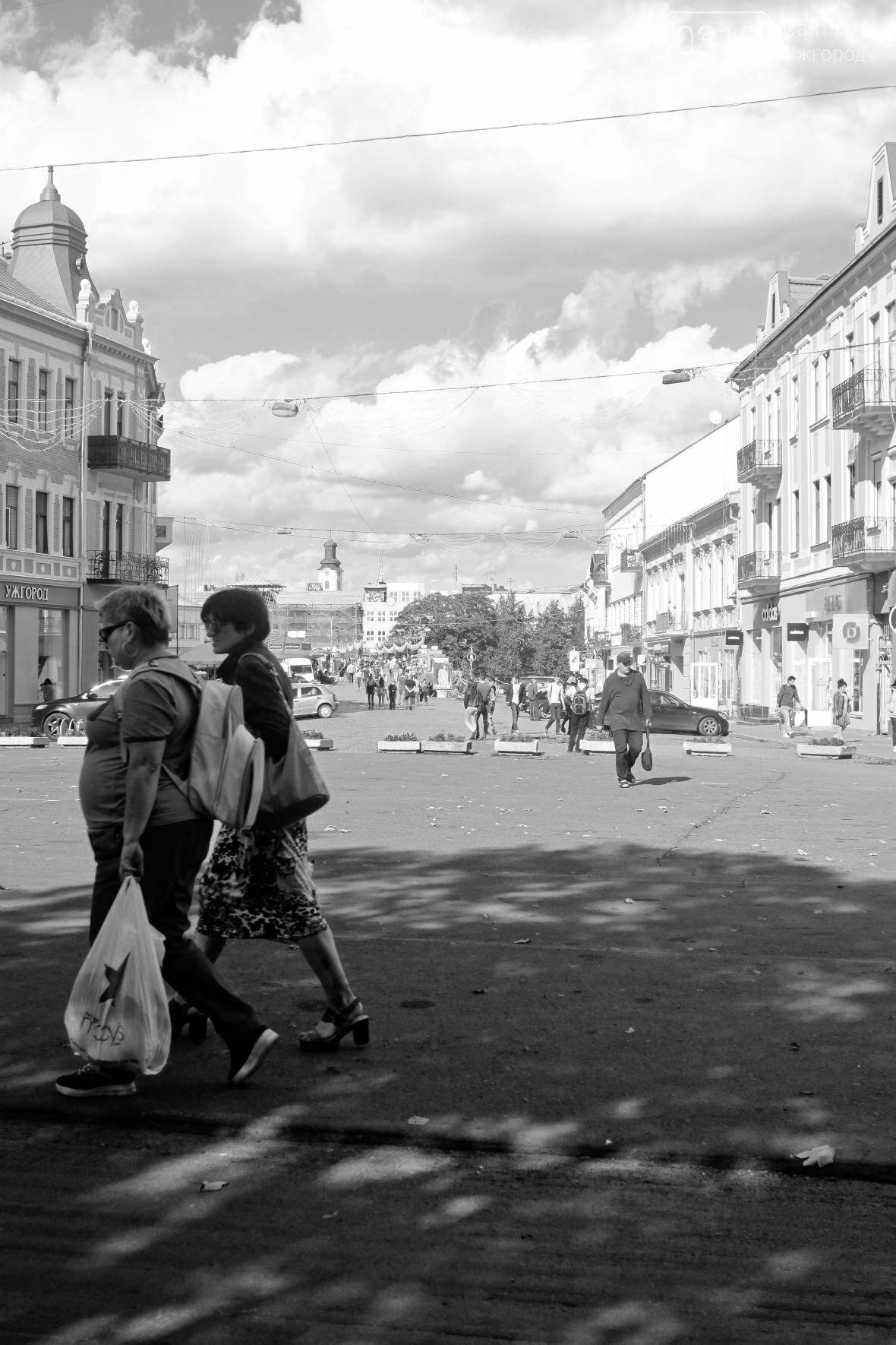 Перекрили, а ремонт не почали: Петефі без автомобілів та з..., фото-8 Перекрили, а ремонт не почали: Петефі без автомобілів та з людьми на дорозі (ФОТОРЕПОРТАЖ), фото-8