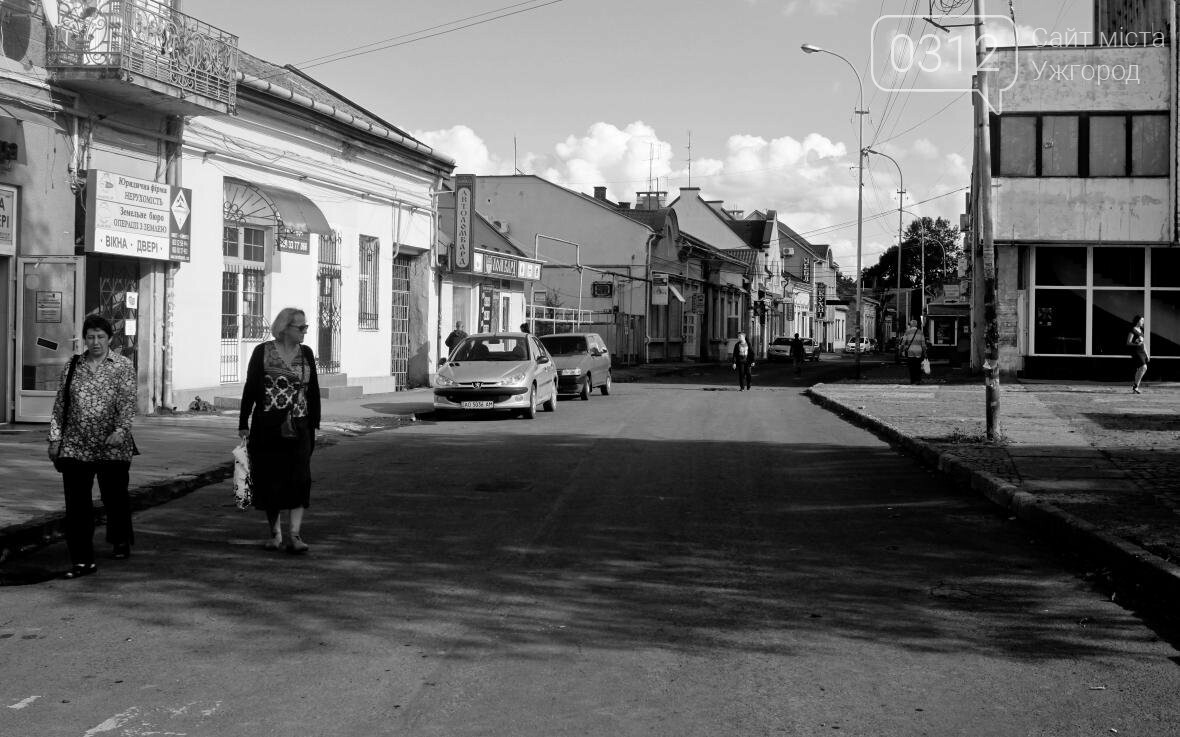 Перекрили, а ремонт не почали: Петефі без автомобілів та з..., фото-11 Перекрили, а ремонт не почали: Петефі без автомобілів та з людьми на дорозі (ФОТОРЕПОРТАЖ), фото-11