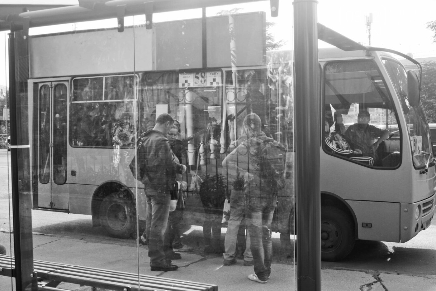 Антивандальне скло та відеоспостереження: чим дивуватимуть..., фото-14 Антивандальне скло та відеоспостереження: чим дивуватимуть нові зупинки в Ужгороді? (ФОТОРЕПОРТАЖ), фото-14