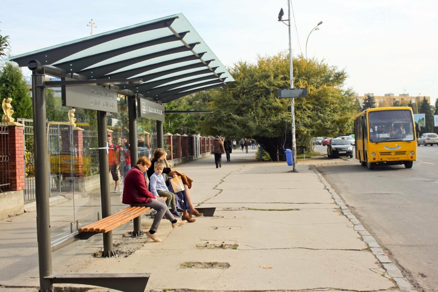 Антивандальне скло та відеоспостереження: чим дивуватимуть..., фото-10 Антивандальне скло та відеоспостереження: чим дивуватимуть нові зупинки в Ужгороді? (ФОТОРЕПОРТАЖ), фото-10