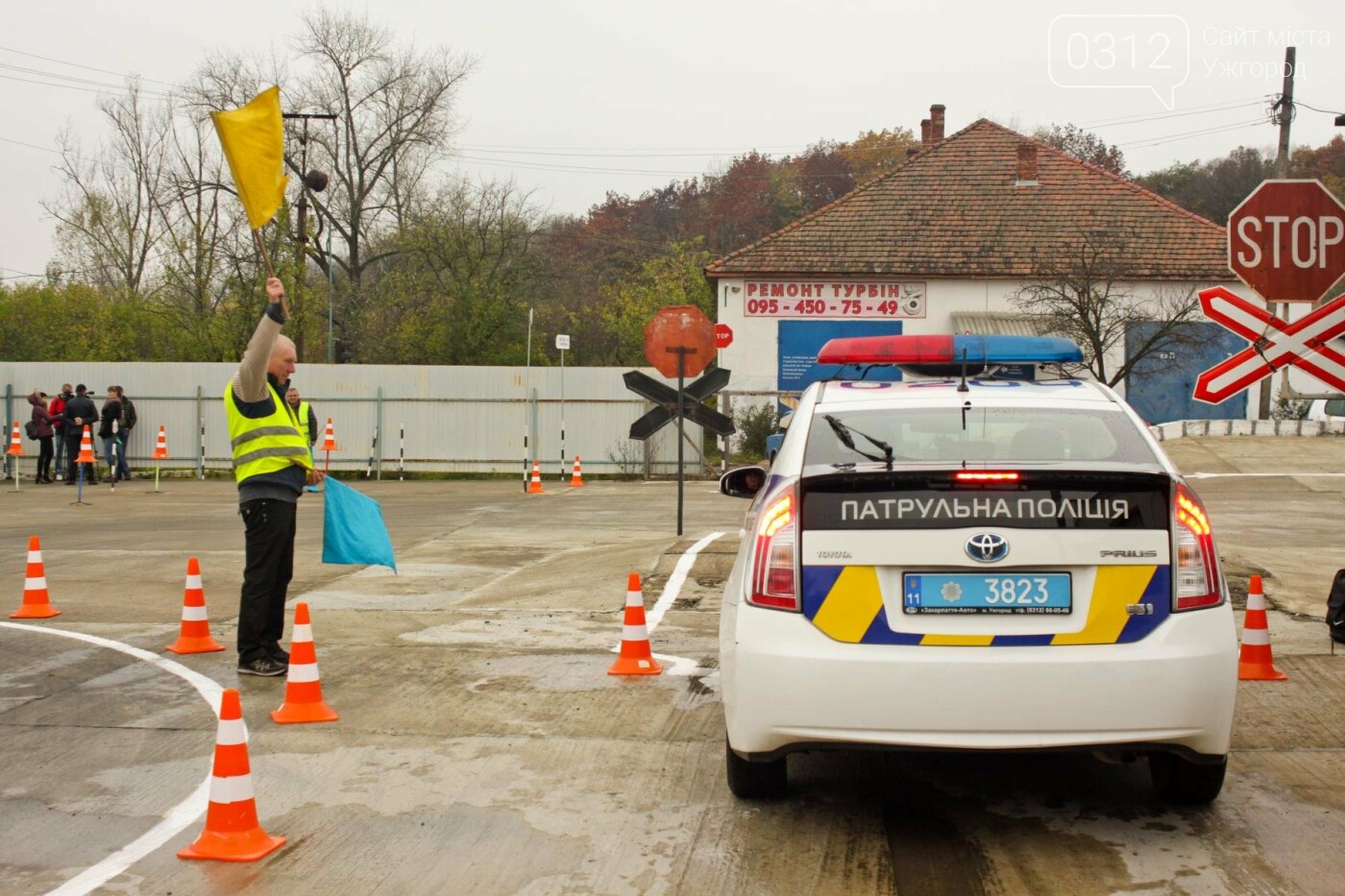 "Поліцейський автослалом": в Ужгороді патрульні змагались у..., фото-1 "Поліцейський автослалом": в Ужгороді патрульні змагались у керуванні авто з перешкодами (ФОТОРЕПОРТАЖ), фото-1