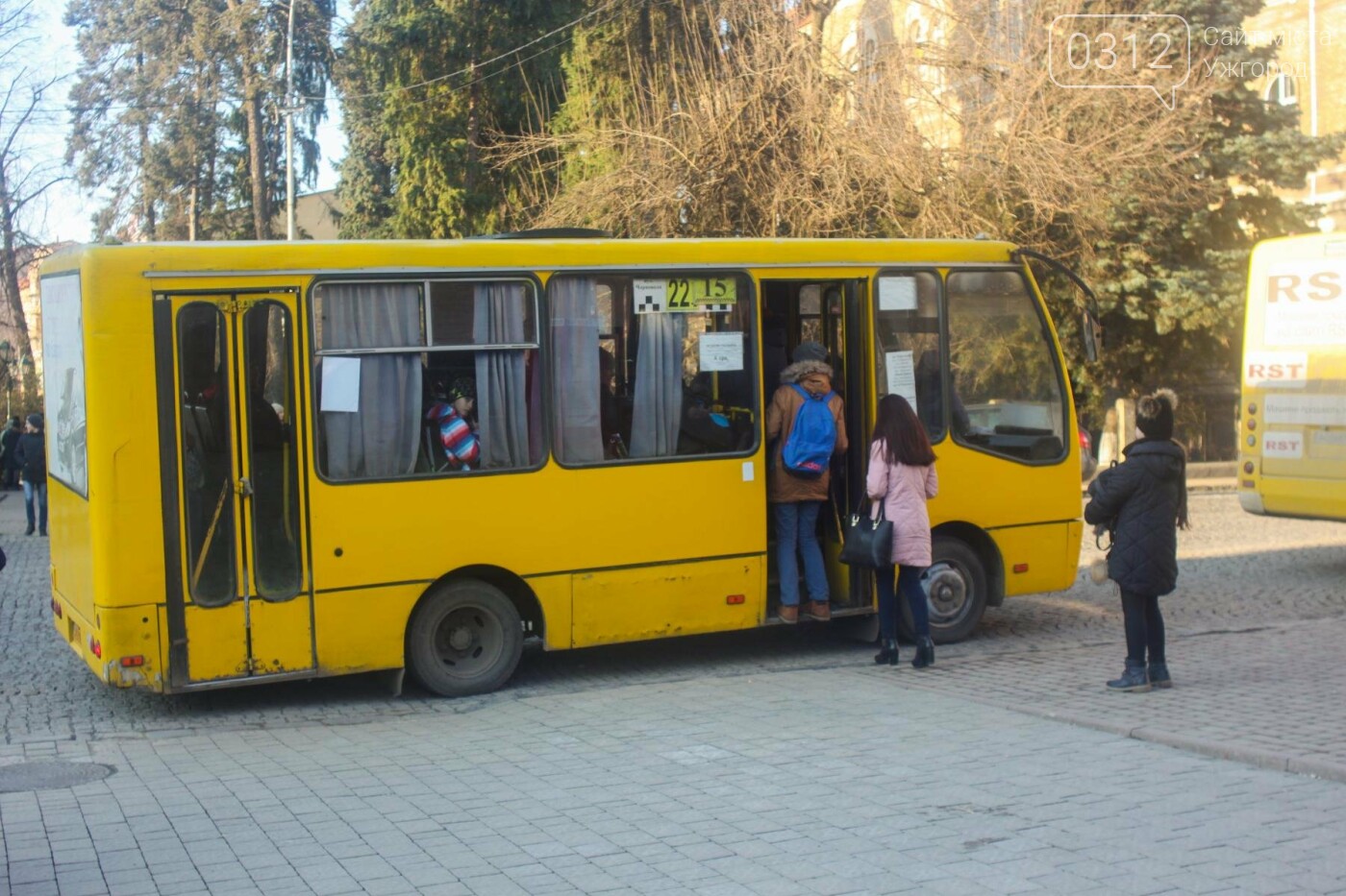 Проблема №15/22: в Ужгороді пасажири півтори години чекають..., фото-4 Проблема №15/22: в Ужгороді пасажири півтори години чекають на «маршрутку», а потім скидаються на таксі (РЕПОРТАЖ), фото-4
