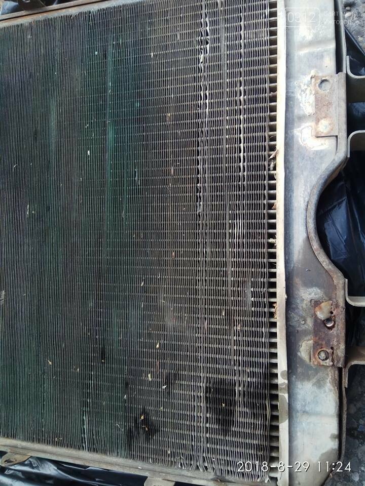 На Закарпатті начальник прикордонної застави розстріляв з п..., фото-2 На Закарпатті начальник прикордонної застави розстріляв з пістолета автомобіль селянина - журналіст (ФОТО), фото-2
