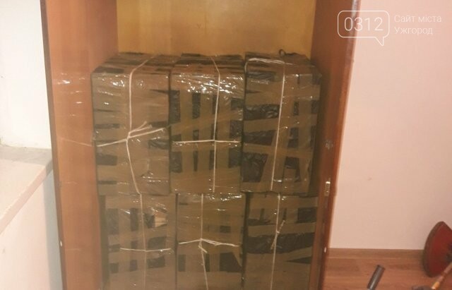 Знахідка тижня: У закарпатця з угорським паспортом вдома зн..., фото-2 Знахідка тижня: У закарпатця з угорським паспортом вдома знайшли 12 000 пачок цигарок (ФОТО), фото-2