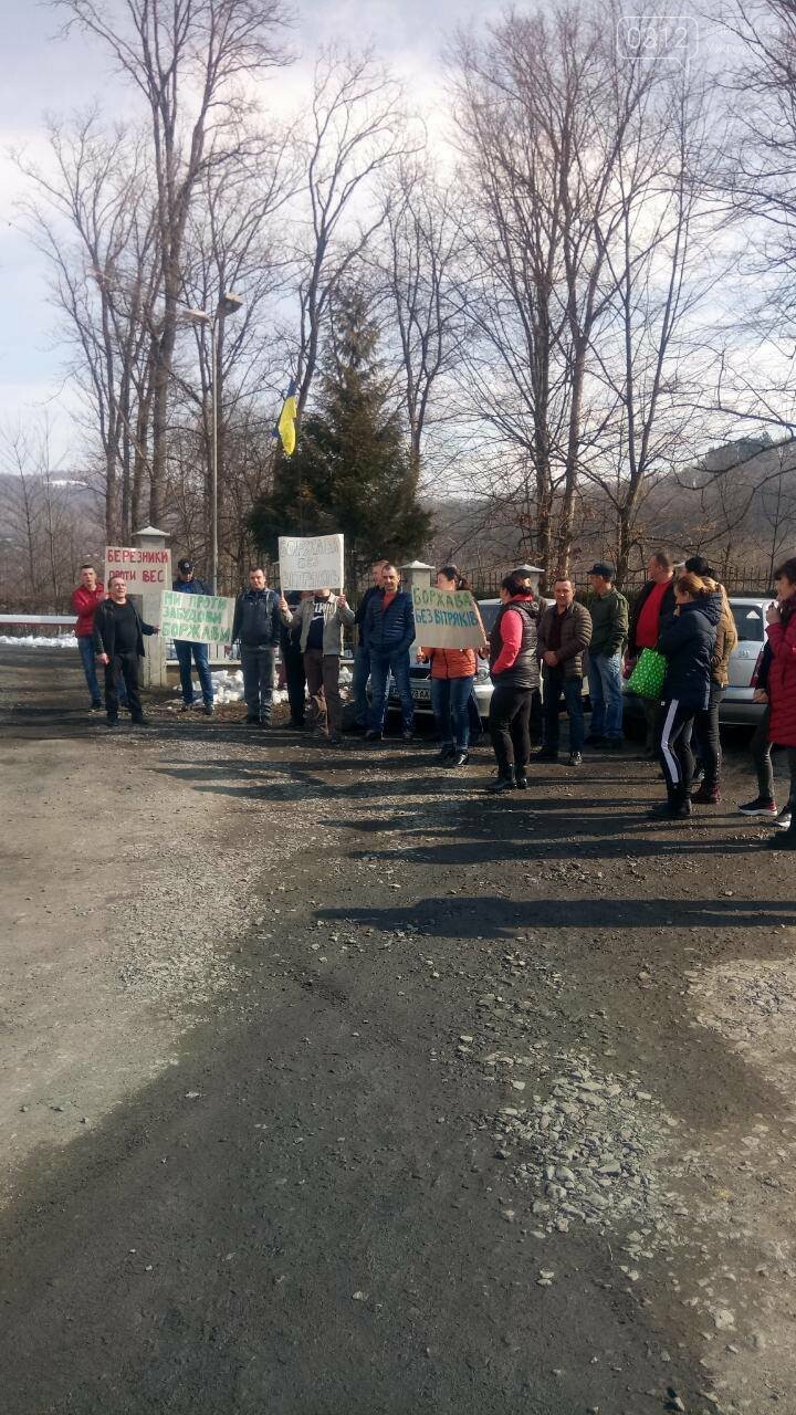 Ні вітрякам на Боржаві: Жителі свалявського села зустріли М..., фото-2 Ні вітрякам на Боржаві: Жителі свалявського села зустріли Москаля з вимогами скасувати будiвництво ВЕС (ВІДЕО), фото-2