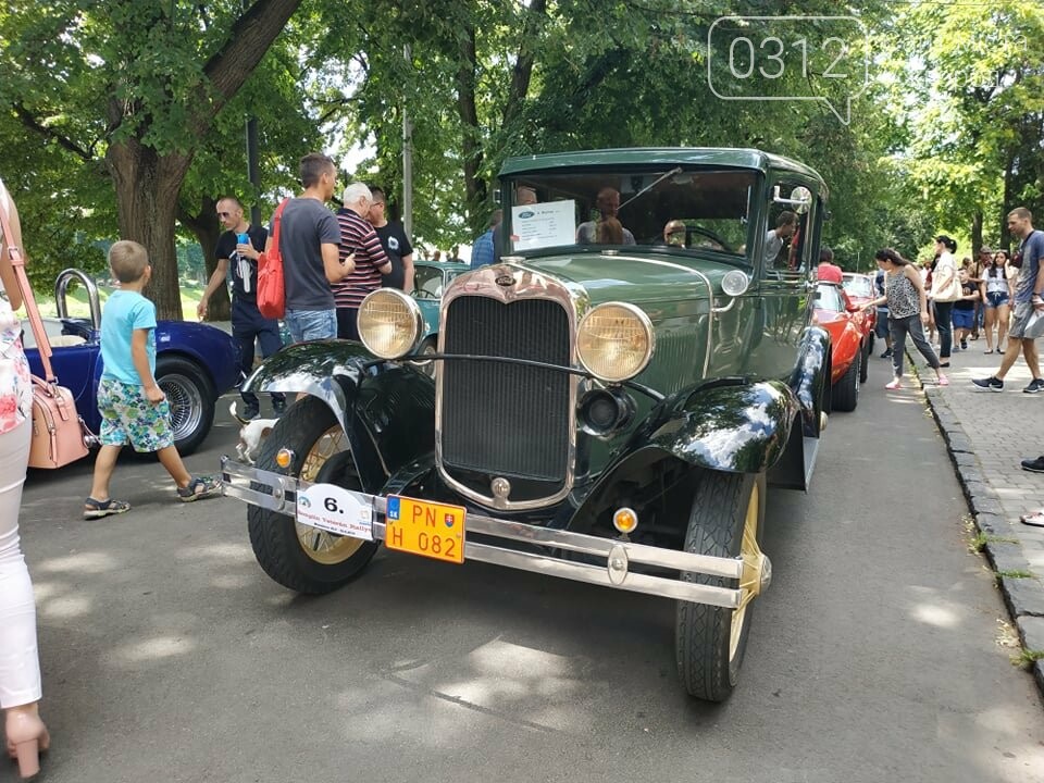 «Земплінське ралі автоветеранів» зібрало в Ужгороді близьк..., фото-25 «Земплінське ралі автоветеранів» зібрало в Ужгороді близько 100 ретро автомобілів (ФОТО), фото-25