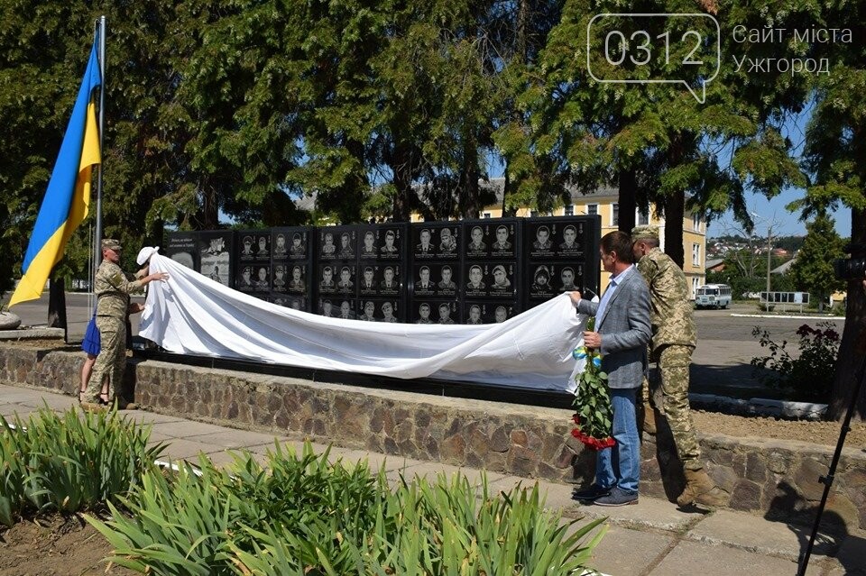 Меморіал загиблим воїнам-захисникам України відкрили в Ужго..., фото-2 Меморіал загиблим воїнам-захисникам України відкрили в Ужгороді (ФОТОРЕПОРТАЖ), фото-2