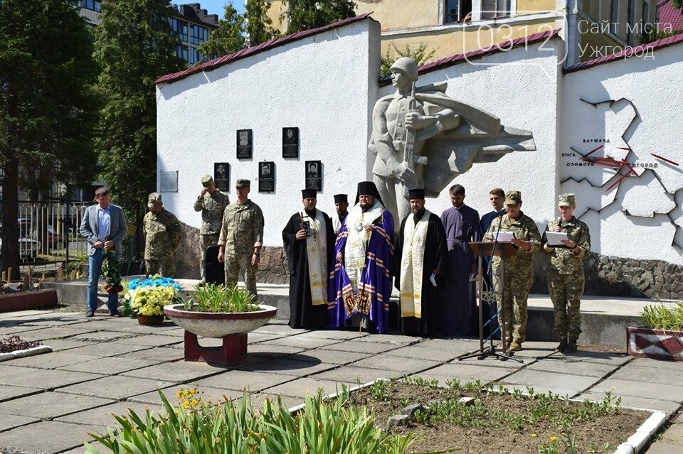 Меморіал загиблим воїнам-захисникам України відкрили в Ужго..., фото-8 Меморіал загиблим воїнам-захисникам України відкрили в Ужгороді (ФОТОРЕПОРТАЖ), фото-8