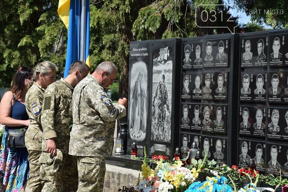 Меморіал загиблим воїнам-захисникам України відкрили в Ужго..., фото-7 Меморіал загиблим воїнам-захисникам України відкрили в Ужгороді (ФОТОРЕПОРТАЖ), фото-7
