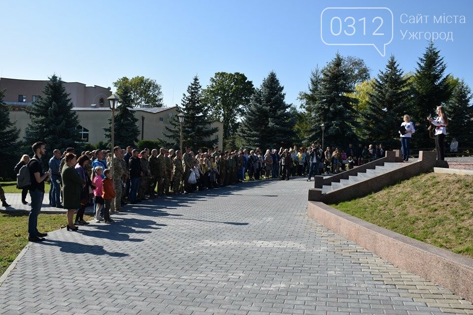 В Ужгороді над могилами загиблих захисників України встано..., фото-2 В Ужгороді над могилами загиблих захисників України встановили Державні прапори (ФОТОРЕПОРТАЖ), фото-2