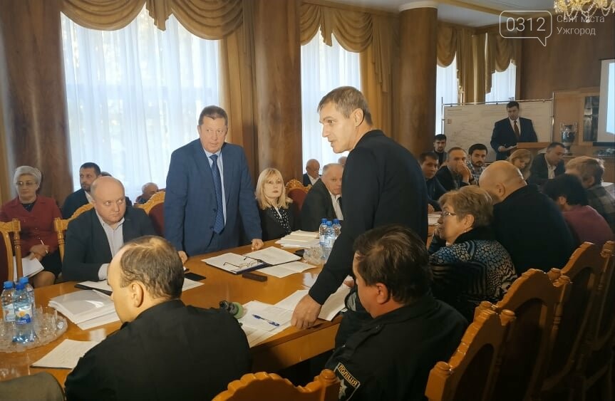 Обласні дорожники сперечалися про відповідальність за «пер..., фото-2 Обласні дорожники сперечалися про відповідальність за «перегруз» на дорогах Закарпаття (ФОТО), фото-2