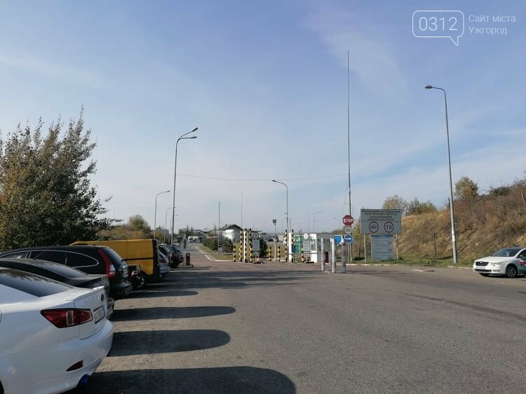 Їжа закінчується, а до магазину - 7 км: Далекобійники стоят..., фото-5 Їжа закінчується, а до магазину - 7 км: Далекобійники стоять по тижню у черзі до кордону біля Ужгорода, фото-5