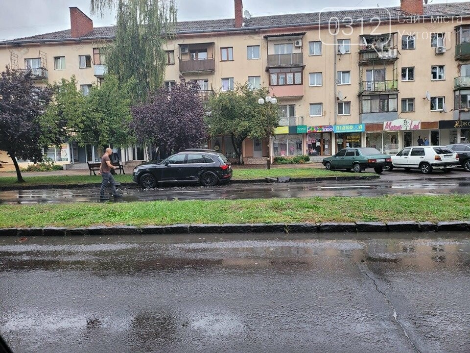 ДТП в Ужгороді: на проспекті Свободи зіткнулись дві автівк..., фото-1 ДТП в Ужгороді: на проспекті Свободи зіткнулись дві автівки (ФОТОФАКТ), фото-1