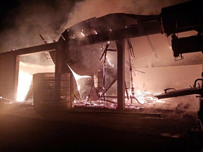 На Закарпатті рятувальники понад 3 години приборкували вогонь на фермі