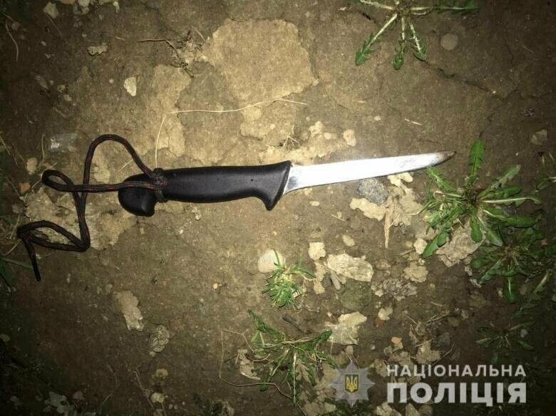 Ужгородця, який встромив ножа жінці у груди, взяли під варту