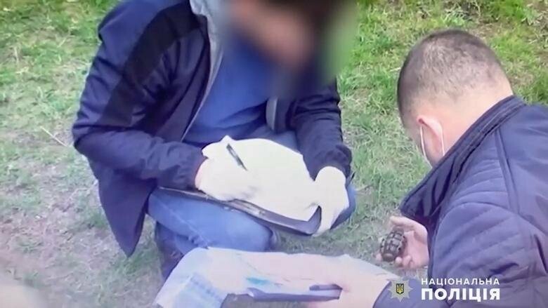 Закарпатські поліцейські заблокували канал постачання зброї на територію регіону