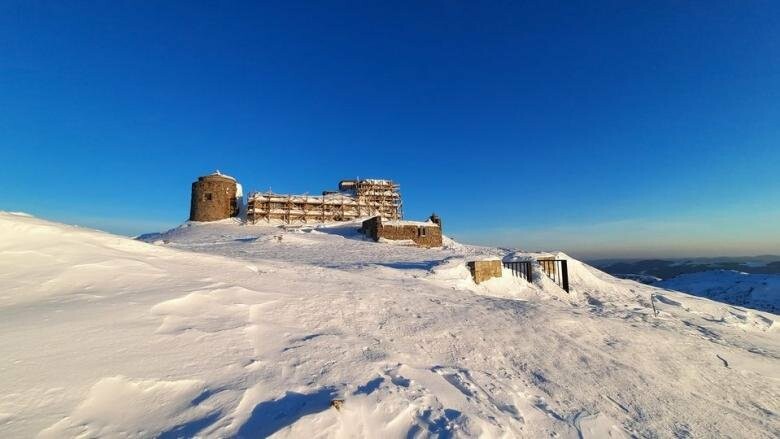 На горі Піп Іван Чорногірський тримається сніг та -5°С