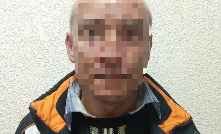 На Закарпатті затримали розбійника, який з ножем напав на пенсіонерку
