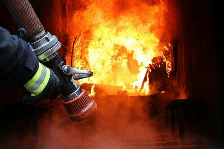 Пожежа на Ужгородщині: власник будинку дістав опіки руки та обличчя
